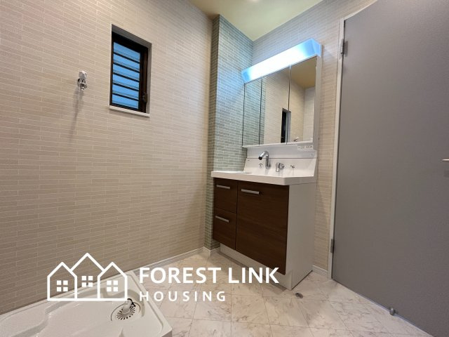 広々とした脱衣スペースです。