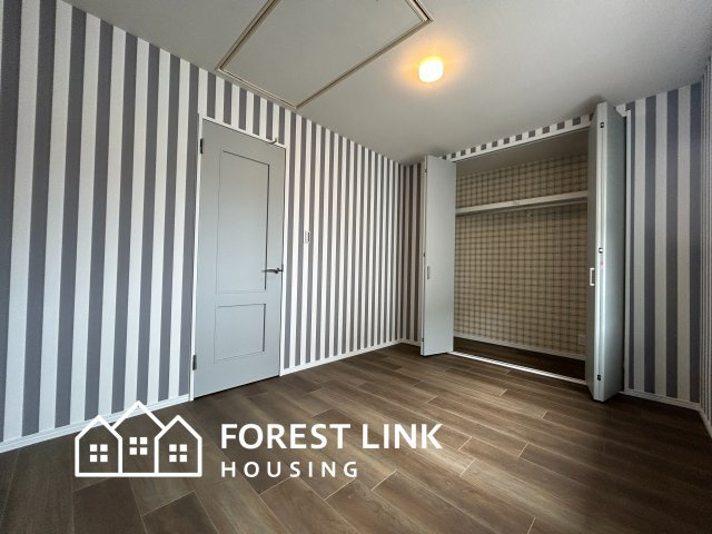 収納が備え付けられているため、タンスなどの大型家具を置く必要がなく、スペースをそのまま有効活用できます　。