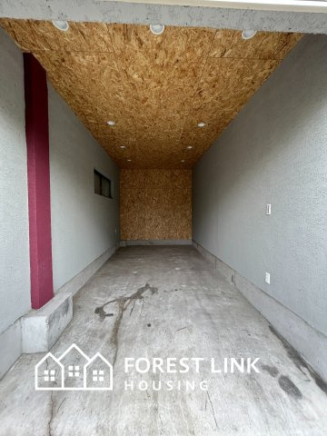 ビルトインガレージで雨の日の乗り降りも快適です。