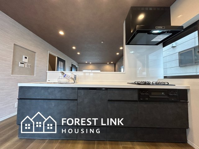 対面式で家族との会話も弾むキッチンです。　