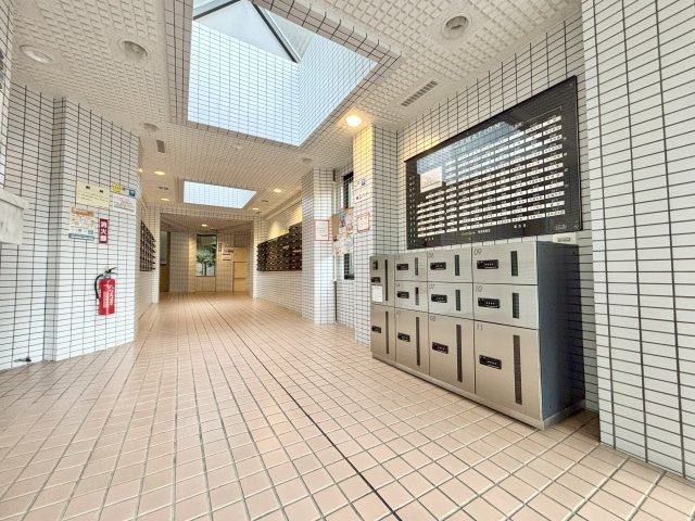 外出中でも荷物が受け取れる宅配BOX付き！ネットショッピング等を活用されている方にもピッタリです。　　