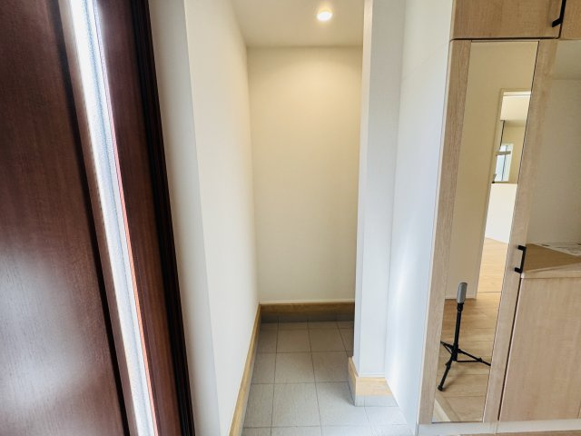 玄関ホール横・土間収納スペース