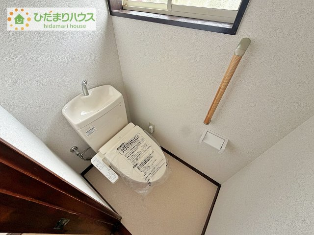 白を基調としたトイレは、インテリア次第でどんな空間になるかワクワクしますね♪