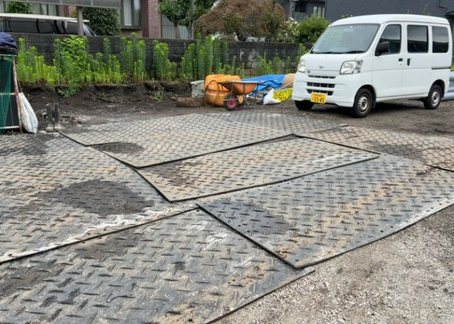 土地の形が極端に長細かったり、狭小地、あるいは道路との高低差がある傾斜地だった場合、後々売ろうとしても買い手がつかない場合もあります。後々、売却することになった時に価値の下がらない土地を選びましょう。