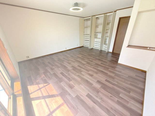 居室14帖。主寝室などにいかがでしょうか。