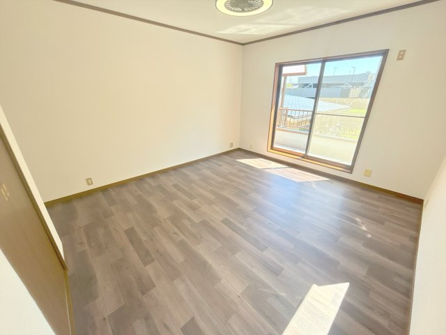 居室8帖。子ども部屋などにいかがでしょうか。