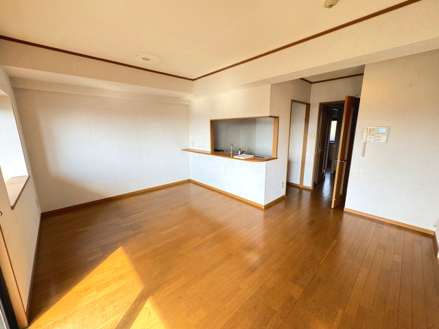 LDK部分。キッチン前にカウンター付き♪