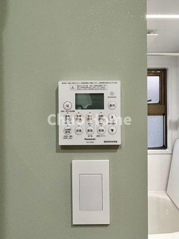 【浴室乾燥機】暖房・冷風・換気・乾燥が可能です。毎日を快適に過ごせるうれしい機能が揃っています。雨の日の洗濯物も安心です。