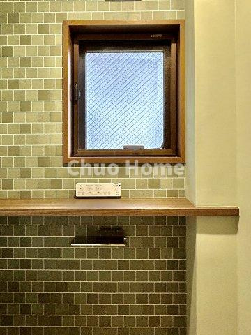 【ウォシュレット】清潔に使いたいお手洗いには最適な設備です。もちろんウォームレットも標準装備です。
