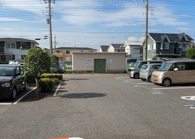 共有部分は、住民なら誰もが使える設備のこと。例えば駐車場やエレベーター、インターネット設備、セキュリティ設備などがあります。他にも、マンションの廊下・外部階段やエントランス・ゴミ置き場などがあります。