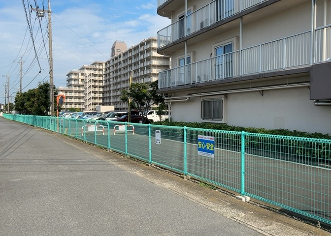 隣家の土地はどうなっているのか、生活利便施設が近くにあるのか、学校まで近いかなど、お客様のライフスタイルにあわせたイメージが重要です。また、近くにあると困る施設が近くにないかも確認するといいでしょう。
