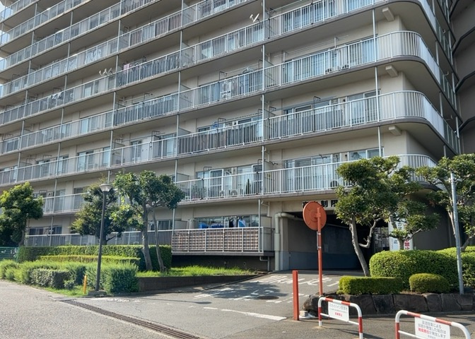 外観はマンション管理がされているかの目安になります。築年数が古いと、壁面は劣化してひび割れが生じることも！建物が古びていても細かいところが修繕されていると、きちんと管理されているなぁと感じるでしょう。