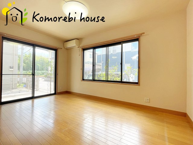 開放的な寝室です