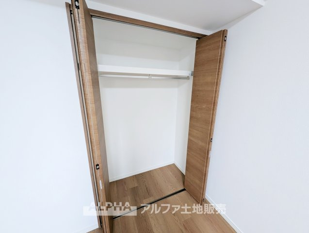 【multi　room】　◆多用途に使える一室◆収納やワークスペースとしても活用できる洋室。家族構成やライフスタイルに合わせて柔軟に使える空間です。