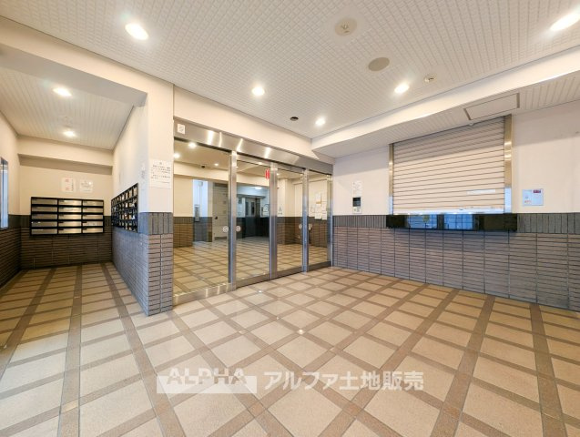 【lobby】　◆ロビー◆共用部は管理の行き届いた綺麗なスペース。いつも明るく家族を、来客を出迎えてくれる大切な場所です。