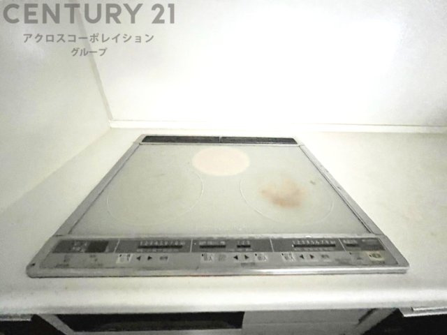 IHクッキングヒーターは高速で加熱し省エネで使いやすいく火を使わないため安全で、清掃も簡単です。調理制御がしやすく、食材を均等に加熱できます。
