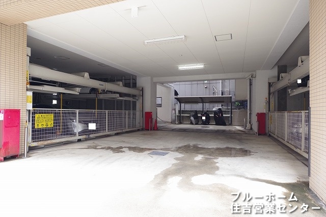 屋内にある駐車場です！