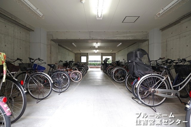 屋内にある駐輪場です！