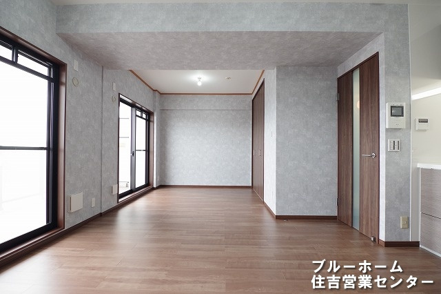 約13.7帖のLDKです！広々とした空間で大きな家具の配置等も困りません♪