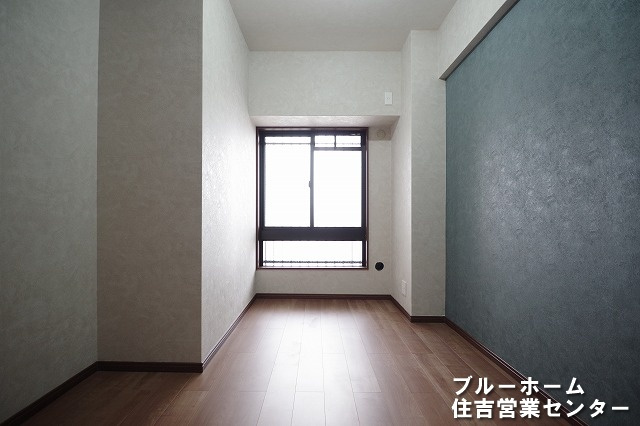 約6帖の洋室です！お部屋には収納や窓があります！