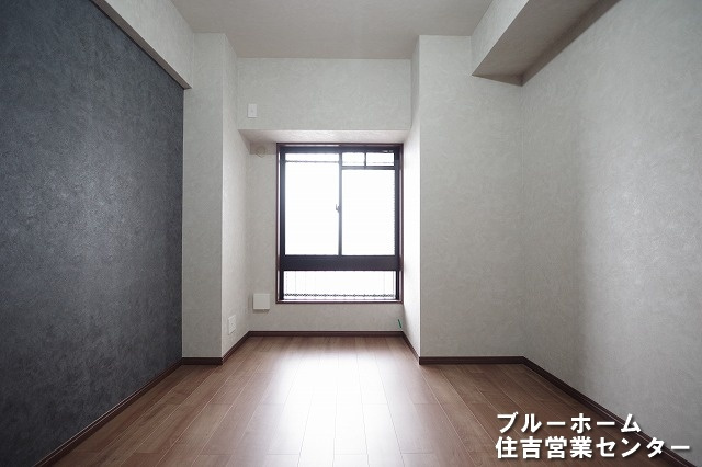 約5帖の洋室です！お部屋には収納や窓があります！