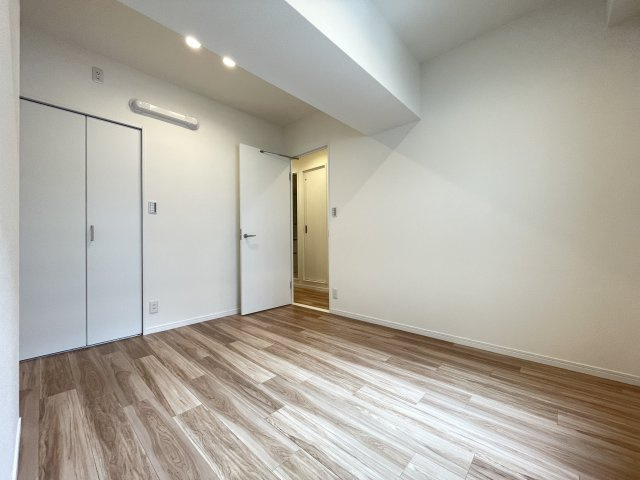 リビングから離れたお部屋は、静かに仕事をするのにもピッタリな空間です。　