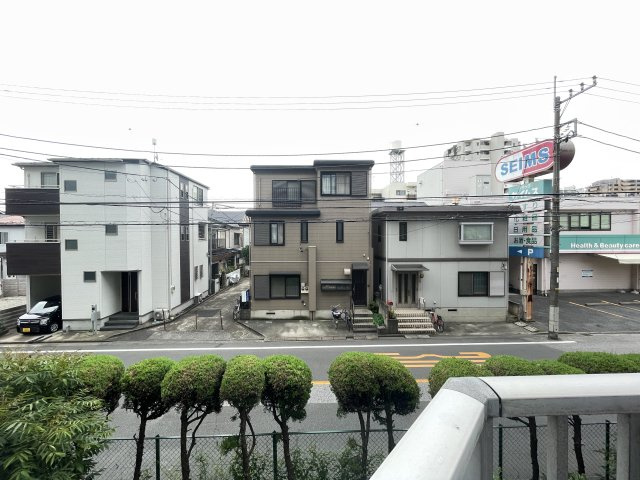 前面棟無しで南向きのバルコニーは、陽当たり・通風・眺望良好です。　