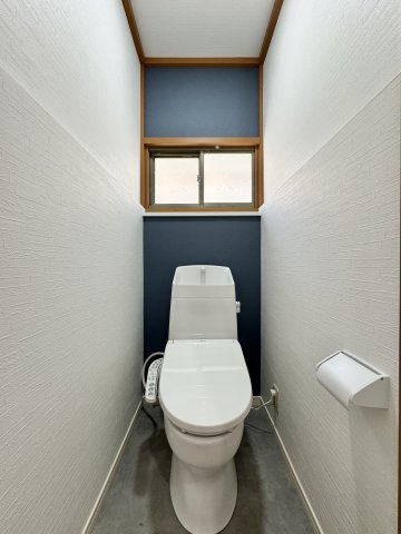 温水洗浄便座機能付きトイレに新品交換済です。