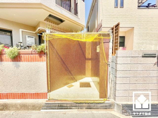 衛生面への配慮もうかがえる、心地よく利用できるごみ置き場です。