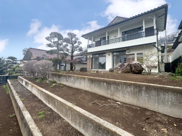 ■外観｜自分好みにアレンジできる余白があり、住みながら楽しめる住まいです。外構や植栽の計画次第で、リゾートのような非日常間のある空間づくりも可能です♪