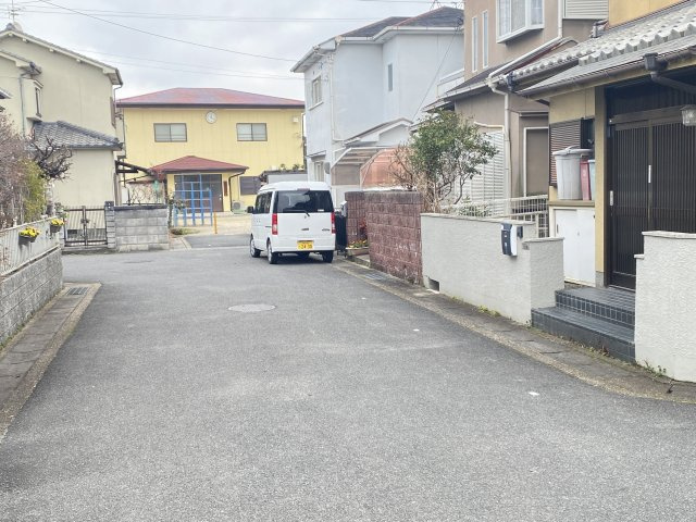 前面道路含む現地写真です