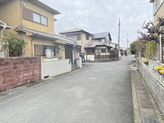 前面道路含む現地写真です