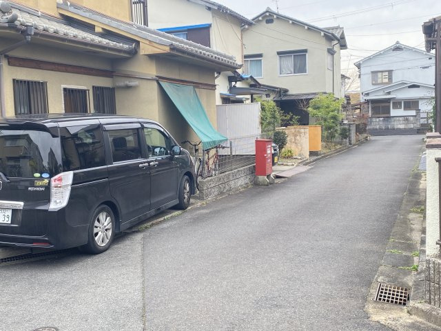 前面道路含む現地写真です