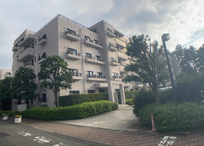外観はマンション管理がされているかの目安になります。築年数が古いと、壁面は劣化してひび割れが生じることも！建物が古びていても細かいところが修繕されていると、きちんと管理されているなぁと感じるでしょう。
