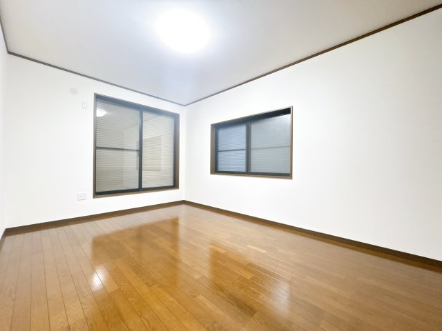 南向きの洋室です！陽当たり良好です！寝室にどうぞ♪