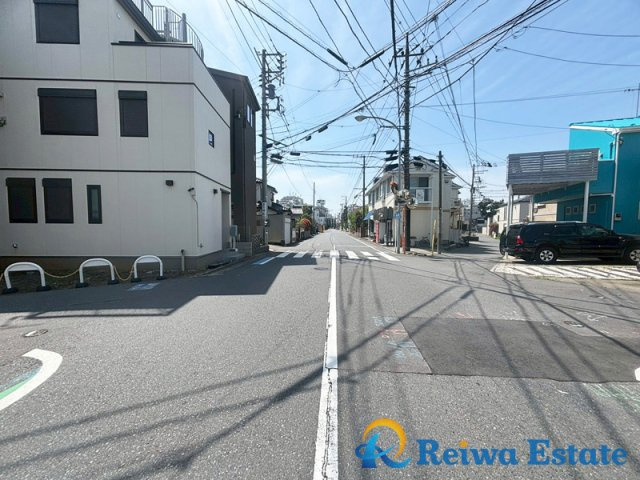 前面道路は約8.1ｍ以上のゆとりがあり、アプローチ良好◎