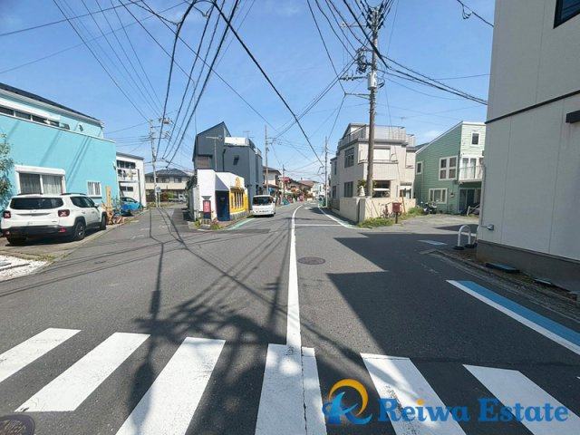 前面道路は約8.1ｍ以上のゆとりがあり、アプローチ良好◎