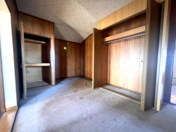 2F敷込カーペットです、収納豊富です