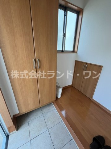 天井までの大容量シューズBOXで、家族の靴を全部隠してすっきり。