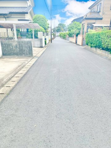 前面道路含む現地写真です