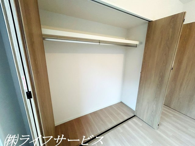 リビングルーム側洋室5.9帖／クローゼット有