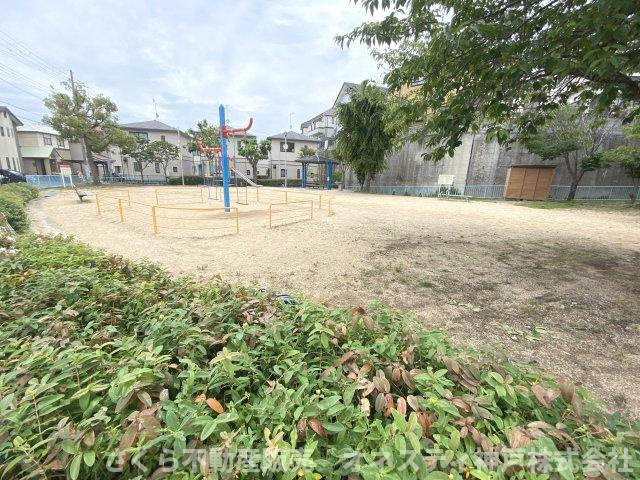 田井ノ前公園。徒歩約1分。距離約70ｍです。