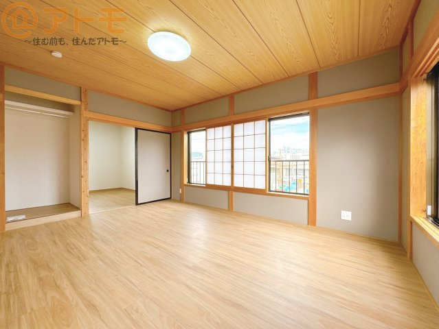 壁と床がシンプルな色合いだからこそ自分だけの空間を作れます♪お部屋作りのイメージは順調でしょうか♪