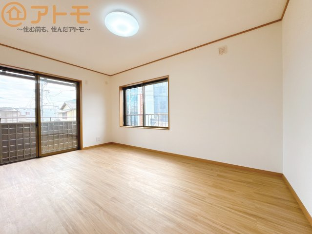 コンパクトで落ち着いた空間で、書斎や趣味部屋としても使用できます♪