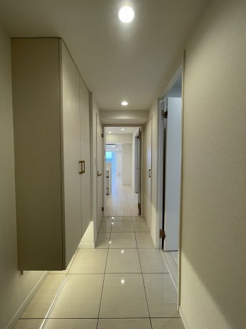 広々とした玄関は、ベビーカーのご利用にも便利です。　