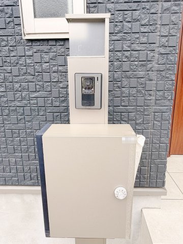 モニター付きインターホンとポストです！