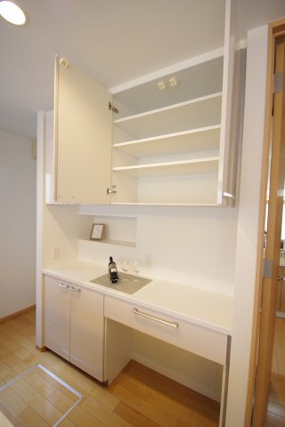 カップボード（食器棚）耐震ラッチ付き吊戸棚