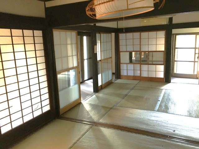 和室8帖と6帖の続き和室あり。　