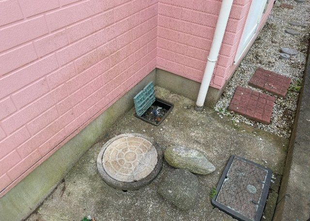 敷地内に散水栓や立水栓があると便利です。水道水を直接利用できるため、水を運ぶ手間を省くことが出来ます。大量の水を必要とする洗車作業や清掃などに役立ちます。その他設備とあわせて、現地でご確認ください。
