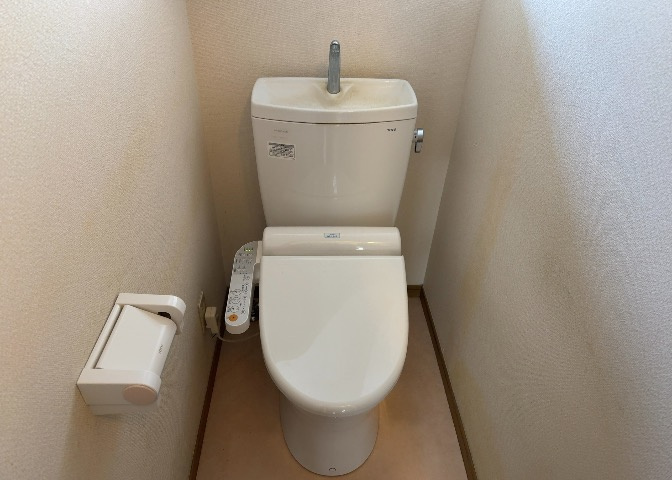 トイレは大きさや形、機能、抗菌性などが異なる多種多彩なタイプが各メーカーから出ています。それぞれに良さがあるため、事前にどういったタイプのトイレがいいのかをご家庭内で決めて、内見に行くといいでしょう。